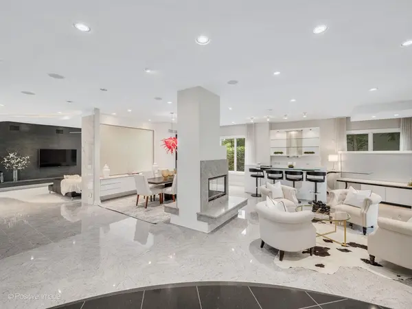 920 St Stephens Green, Oak Brook, IL 60523