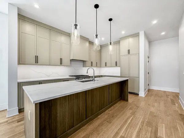 1728 N Sawyer AVE #Front, Chicago, IL 60647