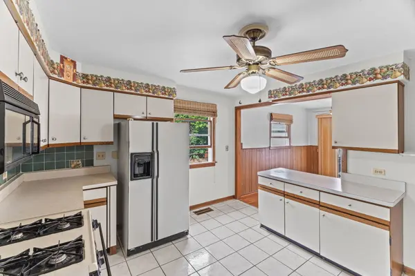 2205 Bluebird LN, Rolling Meadows, IL 60008