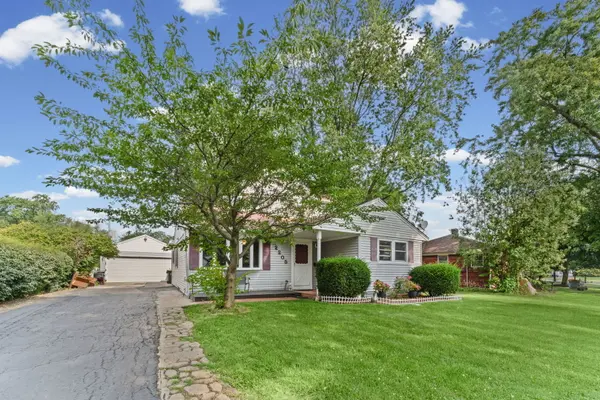 2205 Bluebird LN, Rolling Meadows, IL 60008