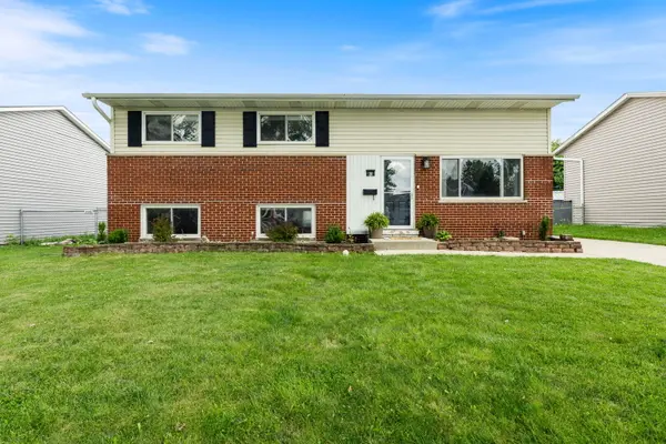 20 W Fullerton AVE, Glendale Heights, IL 60139