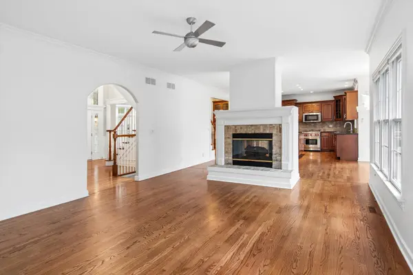 2244 Joyce LN, Naperville, IL 60564