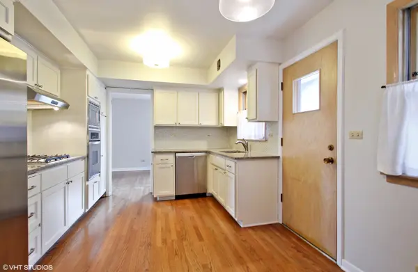 8732 W North TER, Niles, IL 60714