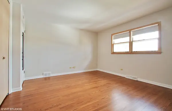 8732 W North TER, Niles, IL 60714