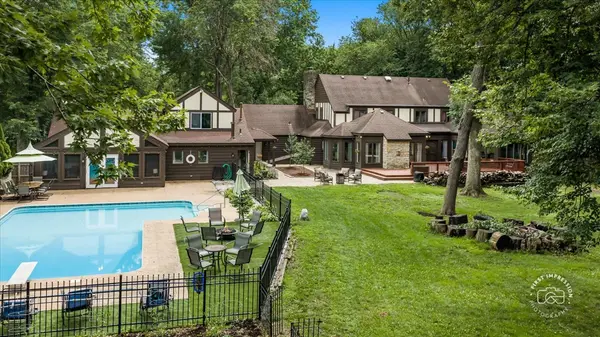 5N284 Oak RD, St. Charles, IL 60175
