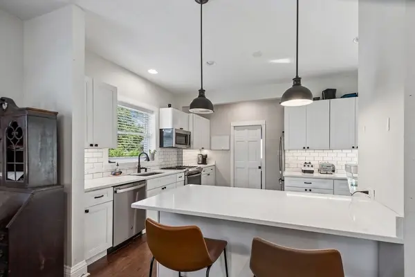 213 W Maple AVE, Libertyville, IL 60048