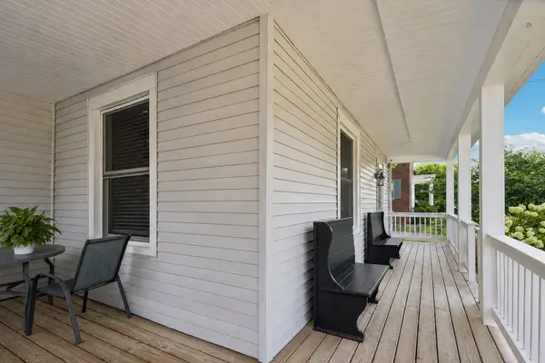 213 W Maple AVE, Libertyville, IL 60048