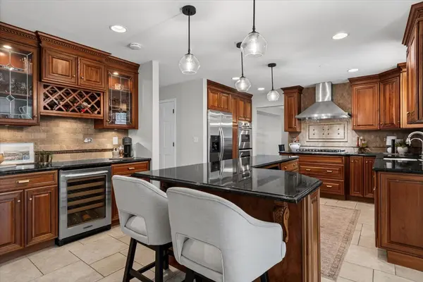 1325 Deerfield LN, Bartlett, IL 60103