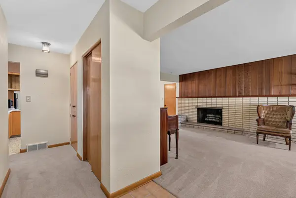 3300 Pinecrest DR, Joliet, IL 60435-8725