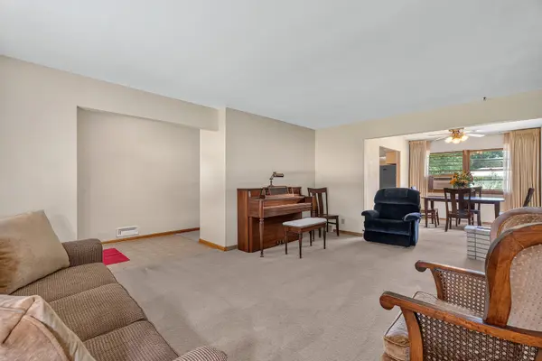3300 Pinecrest DR, Joliet, IL 60435-8725