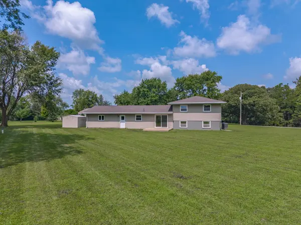 15795 E 2550 North RD, Hudson, IL 61748
