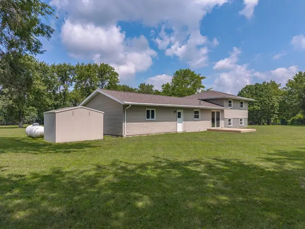 15795 E 2550 North RD, Hudson, IL 61748