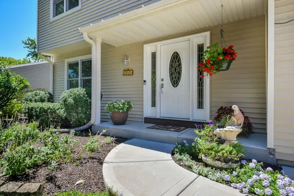 2721 Springdale CIR, Naperville, IL 60564