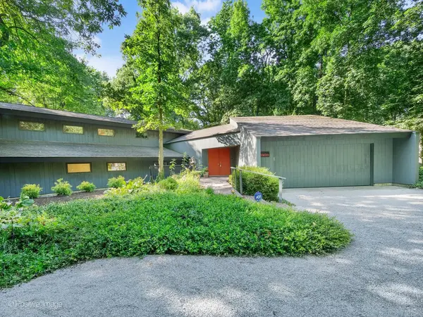 29W015 Forest LN, Warrenville, IL 60555