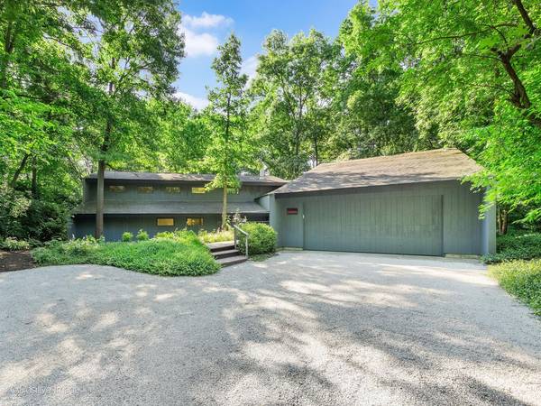 29W015 Forest LN, Warrenville, IL 60555