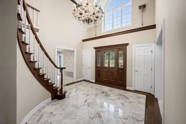 14 Olympia CT, Oak Brook, IL 60523