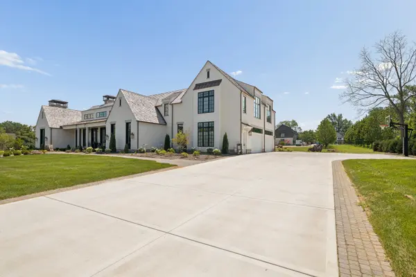 82 Lawndale CT, Frankfort, IL 60423