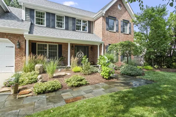 946 E Krista CT, Palatine, IL 60074