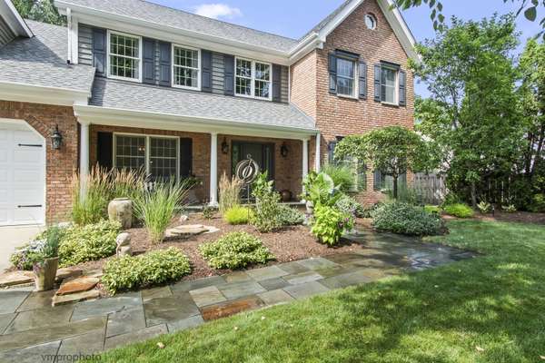946 E Krista CT, Palatine, IL 60074