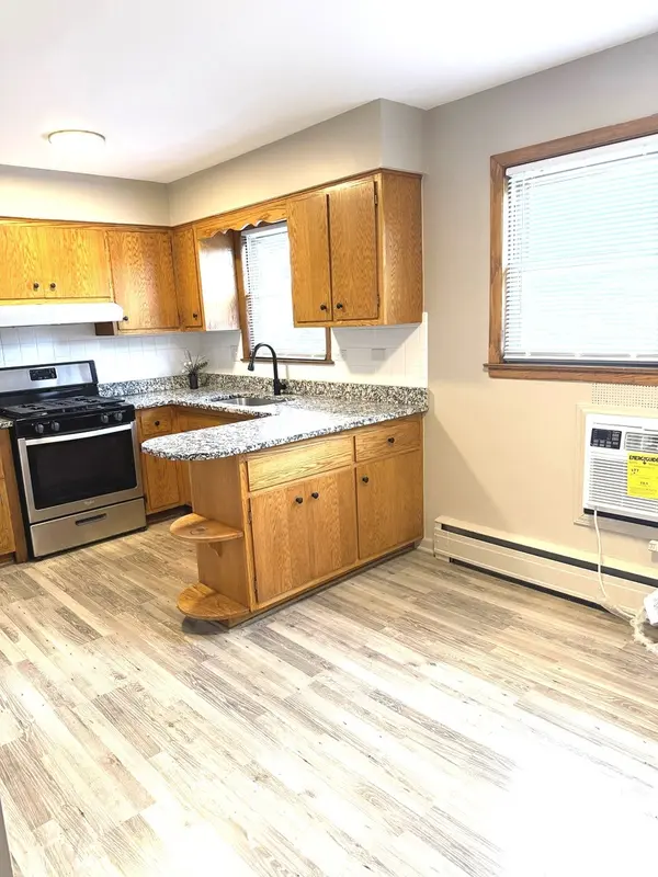 7538 WAUKEGAN RD #2E, Niles, IL 60714