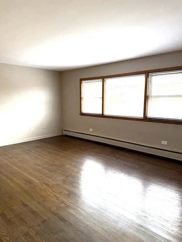 7538 WAUKEGAN RD #2E, Niles, IL 60714