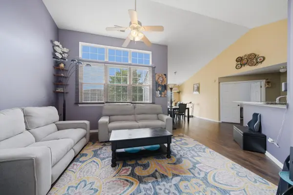 1719 Autumn AVE #C, Schaumburg, IL 60193