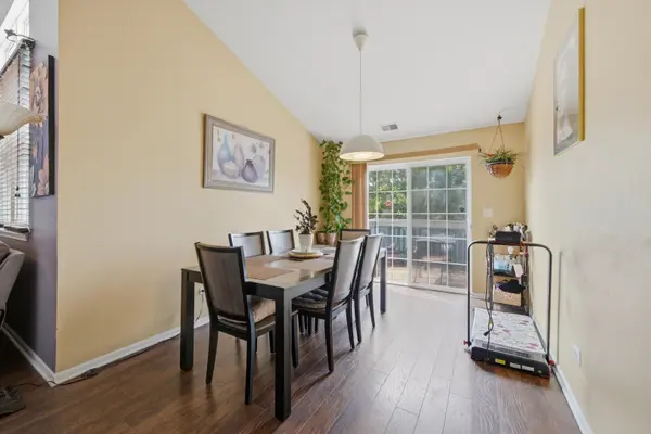 1719 Autumn AVE #C, Schaumburg, IL 60193