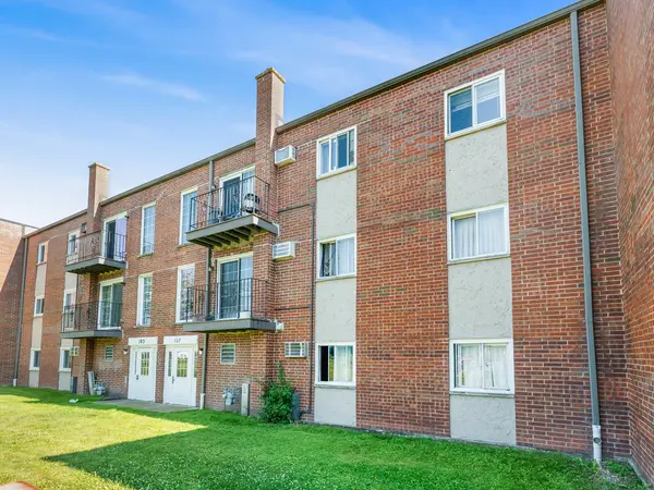 107 W Elk TRL #206, Carol Stream, IL 60188