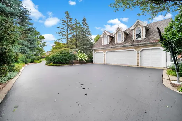 8 Lakeside DR, South Barrington, IL 60010