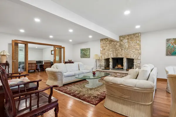 3701 Keenan LN, Glenview, IL 60026