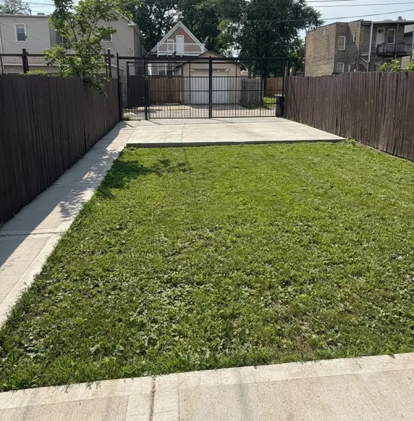 1040 N Lawndale AVE, Chicago, IL 60651