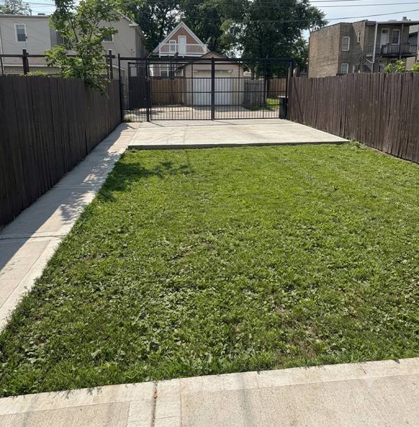 1040 N Lawndale AVE, Chicago, IL 60651