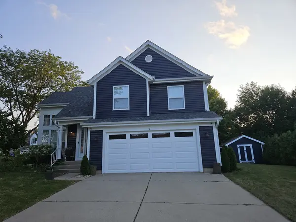 1 Linden CT, South Elgin, IL 60177
