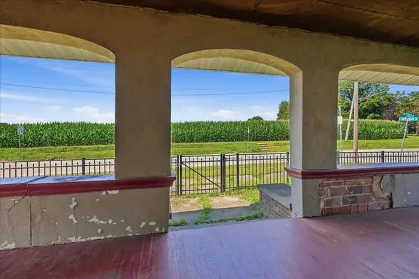 402 W 3rd ST, Armington, IL 61721