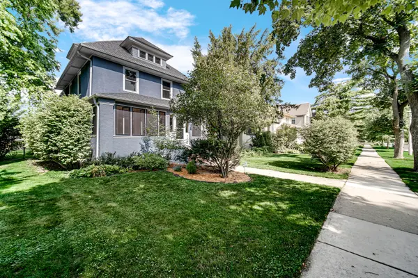 729 N Grove AVE, Oak Park, IL 60302