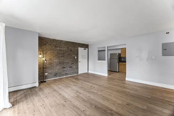 160 S La Londe AVE #1F, Addison, IL 60101