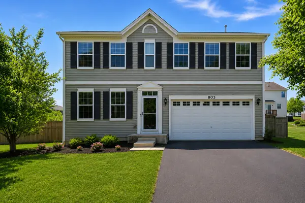803 W Courtland ST, Mundelein, IL 60060