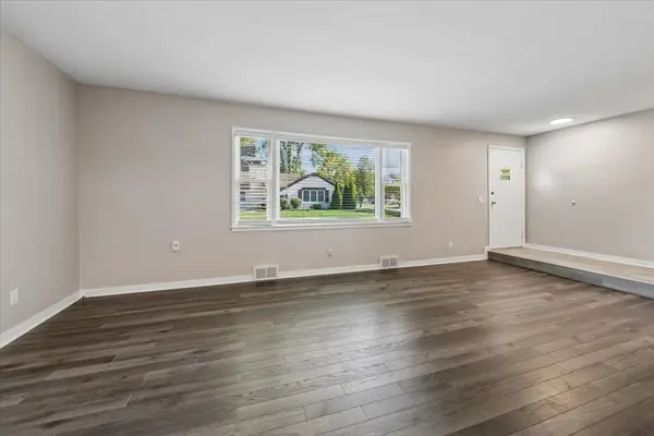 110 W 12th AVE, Naperville, IL 60563