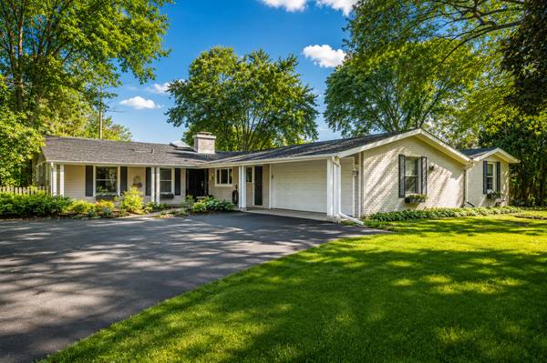 1161 Winwood DR, Lake Forest, IL 60045
