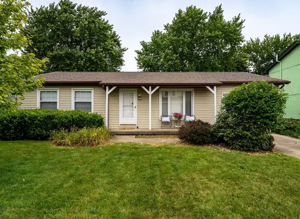 7 Cedar CT, Bloomington, IL 61701