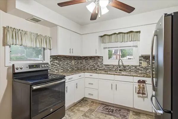 808 W 14th ST, Sterling, IL 61081