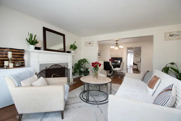 7141 N Kedvale AVE, Lincolnwood, IL 60712