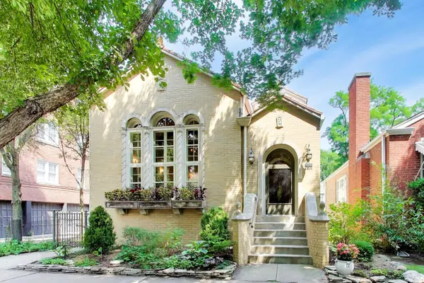 1211 Harvard TER, Evanston, IL 60202