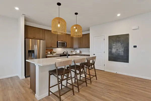 2703 Lawlor LN, Naperville, IL 60564
