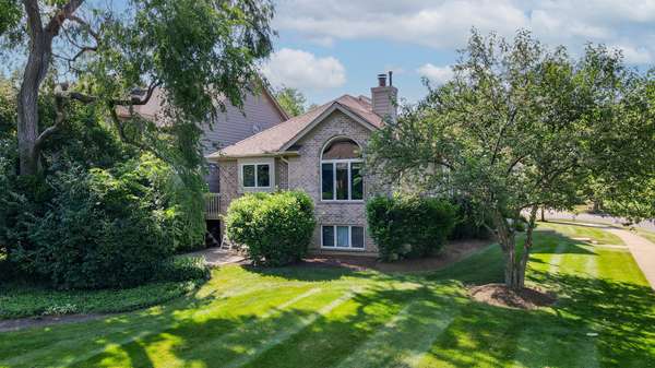 2260 DURAND DR, Downers Grove, IL 60515