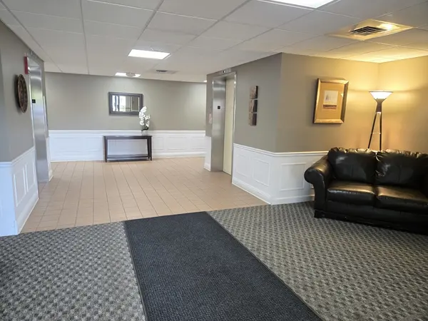 1365 Ashland AVE #204, Des Plaines, IL 60016