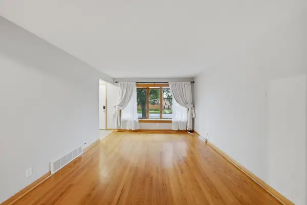 6055 W 64th ST, Chicago, IL 60638