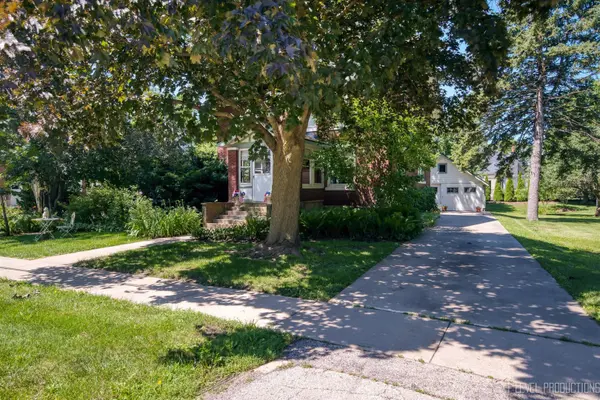 4N768 Old La Fox RD, St. Charles, IL 60175