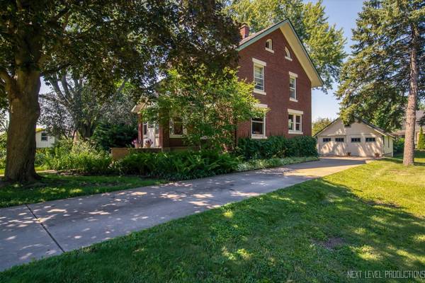 4N768 Old La Fox RD, St. Charles, IL 60175