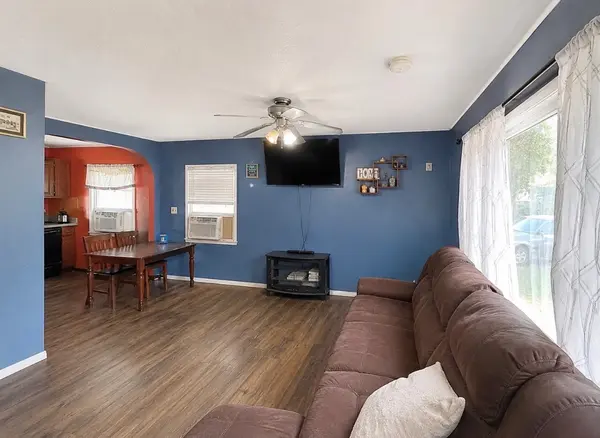 205 Caddy AVE, Carpentersville, IL 60110